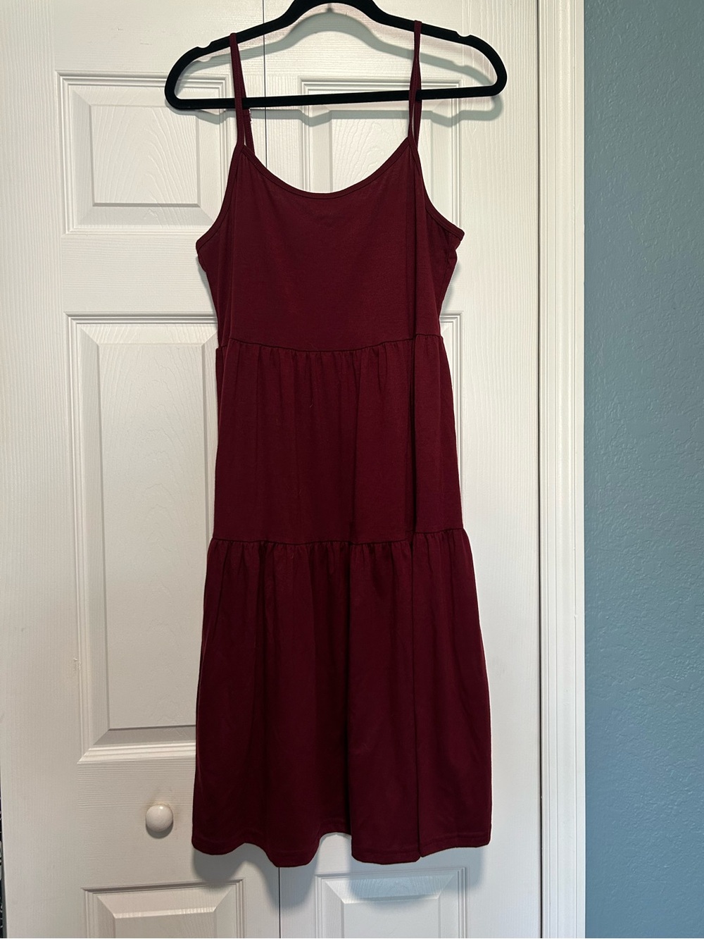 Sleeveless Tiered Midi Dress in Burgundy